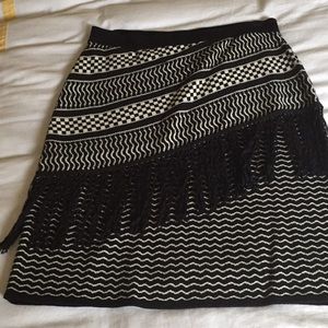 BCBG knit skirt/black & white/fringe accent/size M